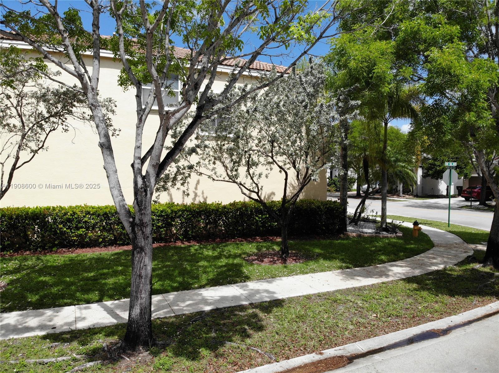 15562 Southwest 50th Court, Unit 15562 Miramar, FL 33027 - Photo 3 of 34