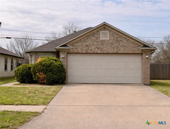 a front view of house with yard