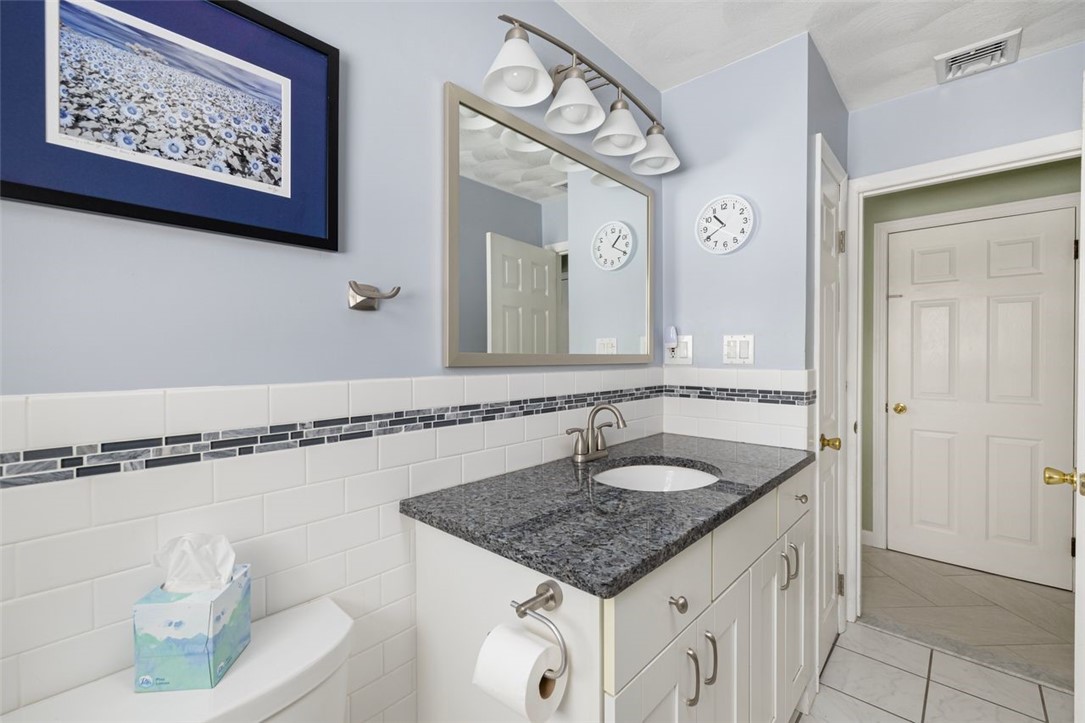 117 Moccasin Trail Cranston, RI 02921 - Photo 20 of 43