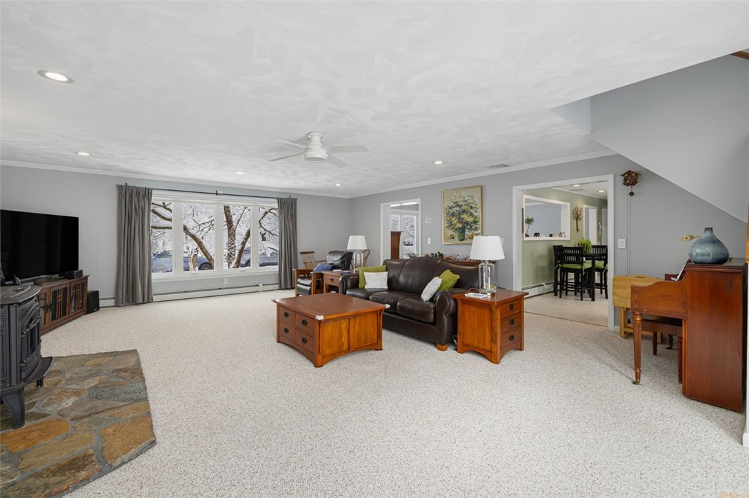 117 Moccasin Trail Cranston, RI 02921 - Photo 4 of 43