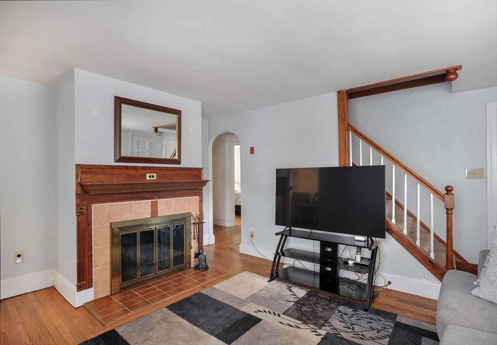 376 Pleasant Street Weymouth, MA 02190 - Photo 12 of 27