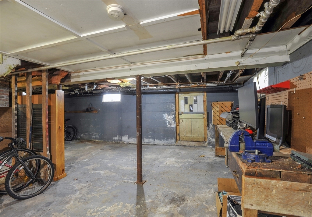 376 Pleasant Street Weymouth, MA 02190 - Photo 23 of 27