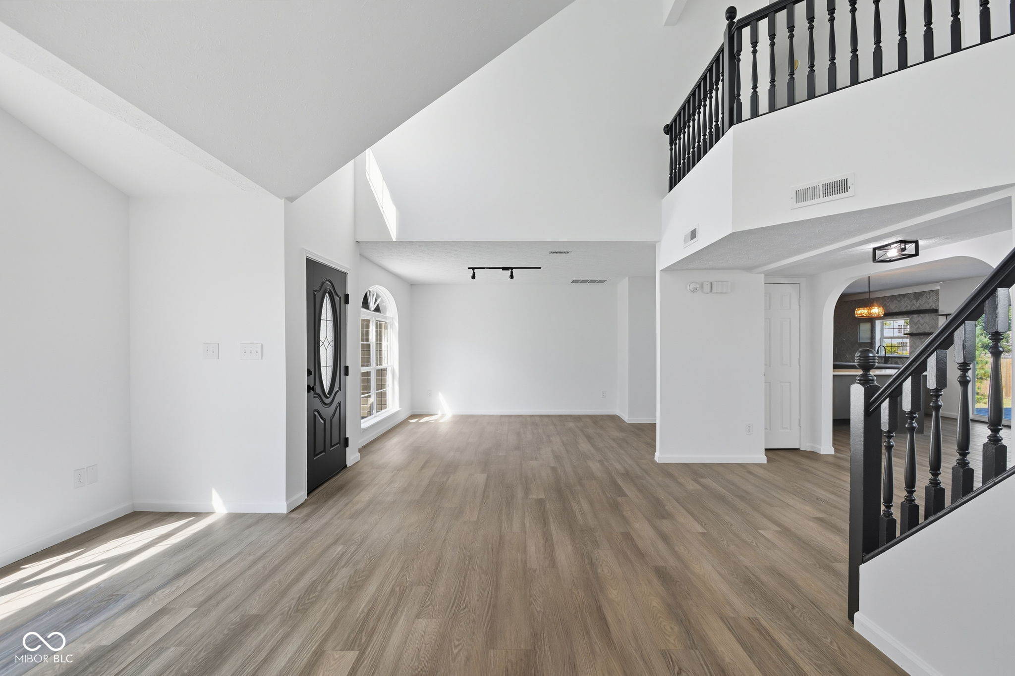 14041 Mimosa Court Fishers, IN 46038 - Photo 4 of 32