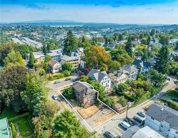 $895,000 | 1303 13th Avenue South, Seattle, WA 98144