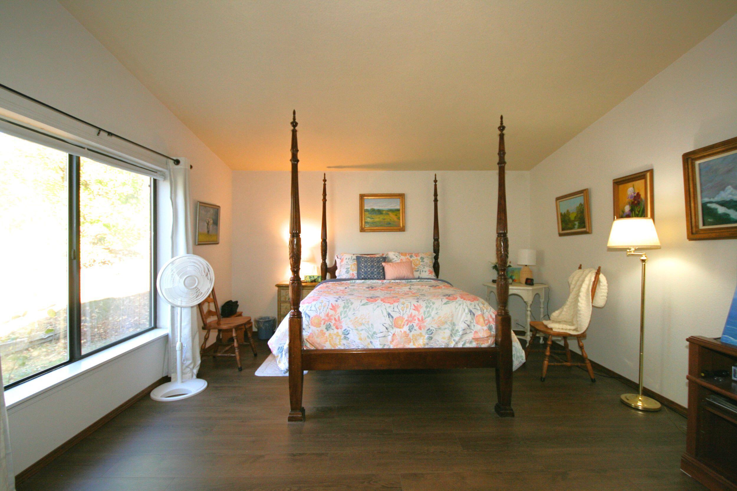 13375 Water Gap Road Williams, OR 97544 - Photo 33 of 54 master bed