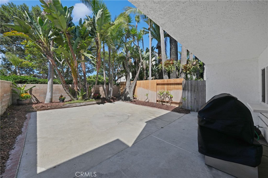 111 Alabama Street Huntington Beach, CA 92648 - Photo 19 of 50 a view of outdoor space and yard