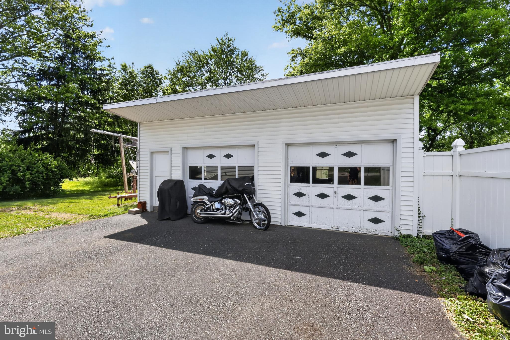 3438 East Orvilla Road Hatfield, PA 19440 - Photo 20 of 26 Garage