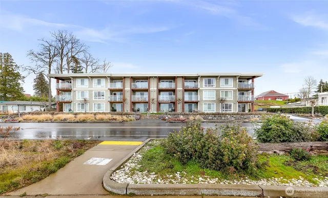 $560,000 | 8075 Harborview Road, Unit 101, Blaine, WA 98230
