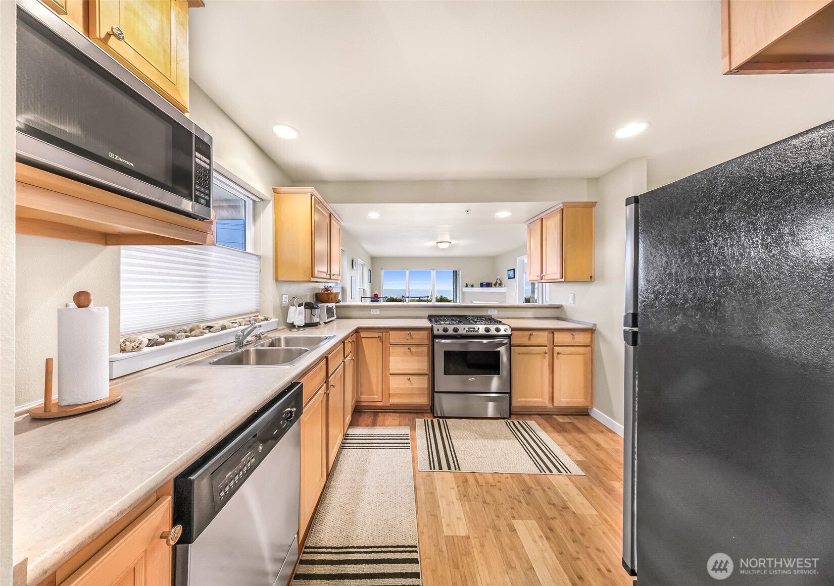 8075 Harborview Road, Unit 101 Blaine, WA 98230 - Photo 9 of 35