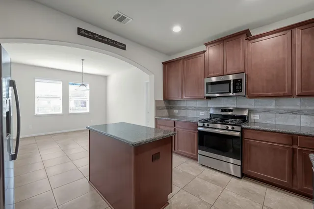 $2,280 | 30119 Saw Oaks Drive, Magnolia, TX 77355