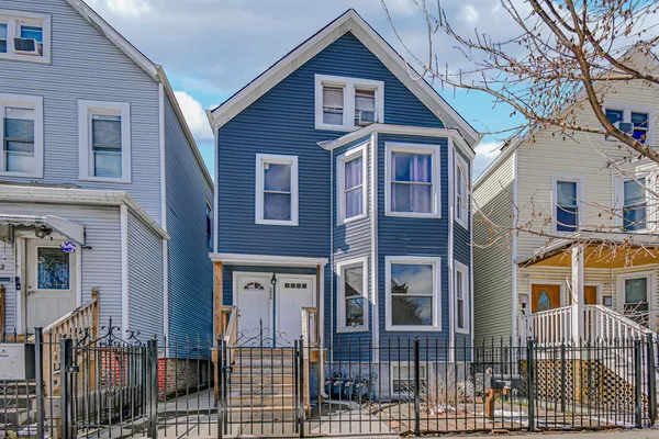 $2,500 | 3056 North Drake Avenue, Unit 1, Chicago, IL 60618