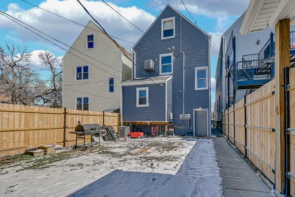 $2,500 | 3056 North Drake Avenue, Unit 1, Chicago, IL 60618