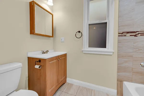 $2,500 | 3056 North Drake Avenue, Unit 1, Chicago, IL 60618