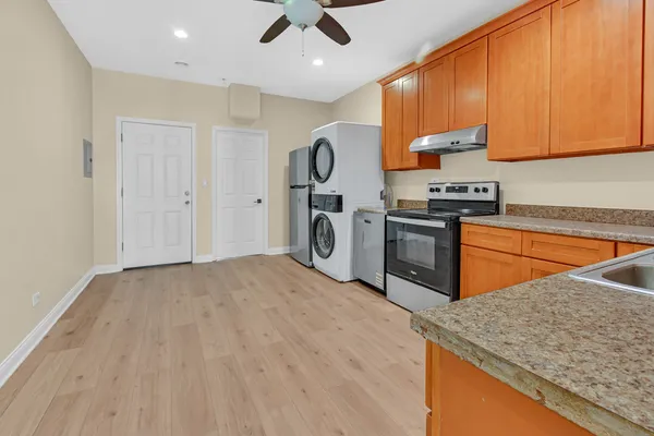 $2,500 | 3056 North Drake Avenue, Unit 1, Chicago, IL 60618