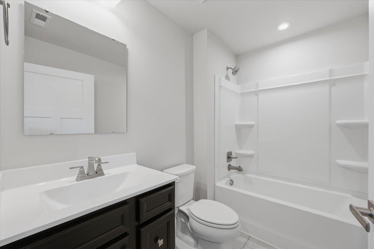 2250 Hemming Way Inman, SC 29349 - Photo 9 of 36 Guest Bath