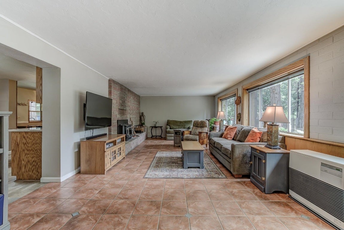 835 Davis Place Road Mount Shasta, CA 96067 - Photo 8 of 27 Gallery Image 8