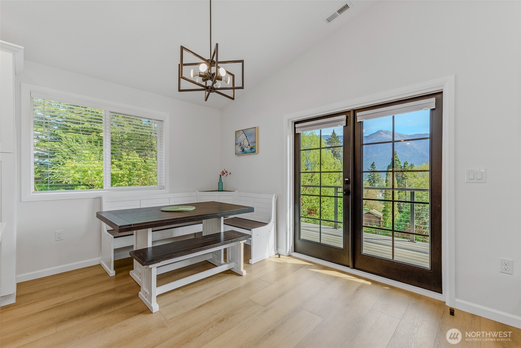 461 Northwest Jefferson Street Stevenson, WA 98648 - Photo 13 of 38 a room with a window and ceiling fan