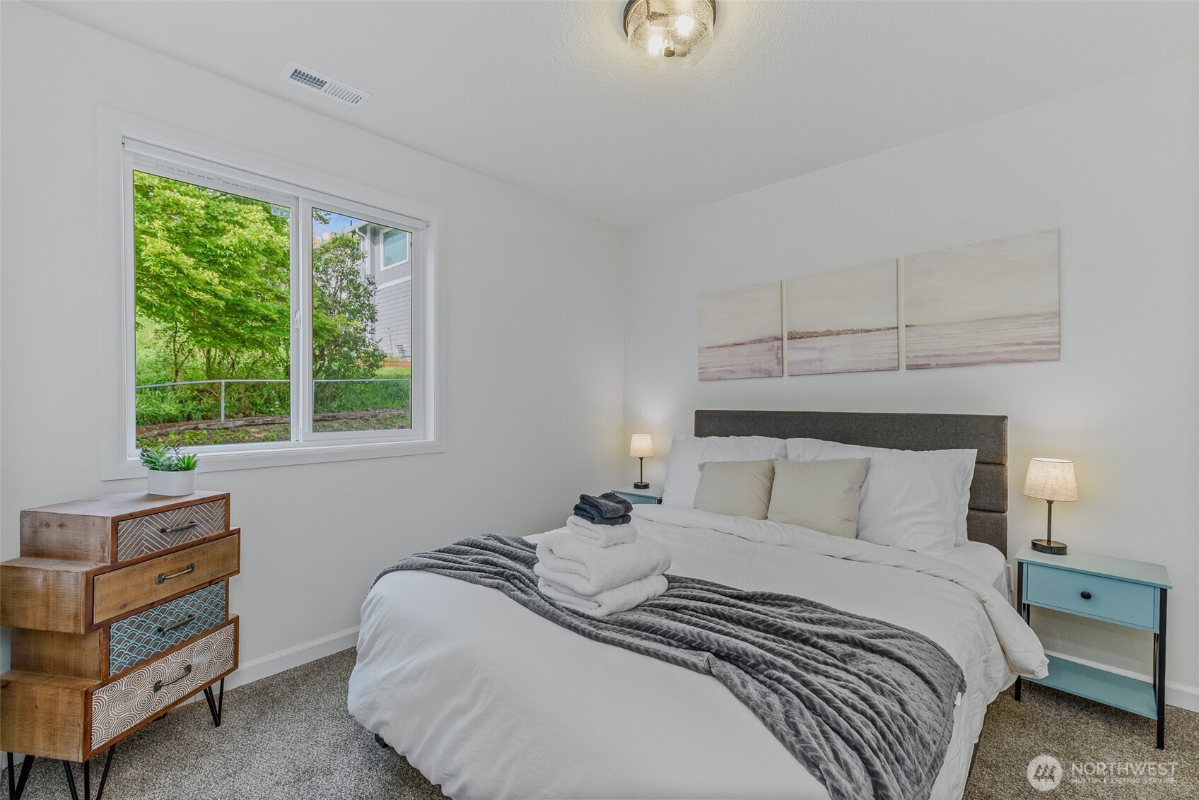 461 Northwest Jefferson Street Stevenson, WA 98648 - Photo 16 of 38 a bedroom with a bed and a window