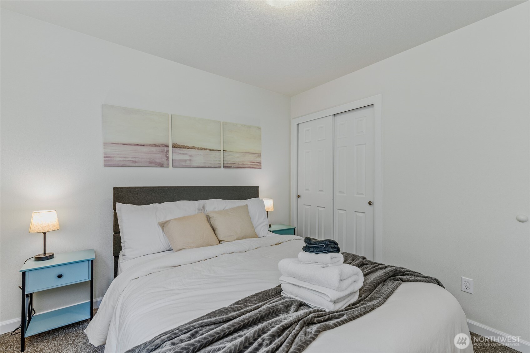 461 Northwest Jefferson Street Stevenson, WA 98648 - Photo 17 of 38 a bedroom with a bed and window