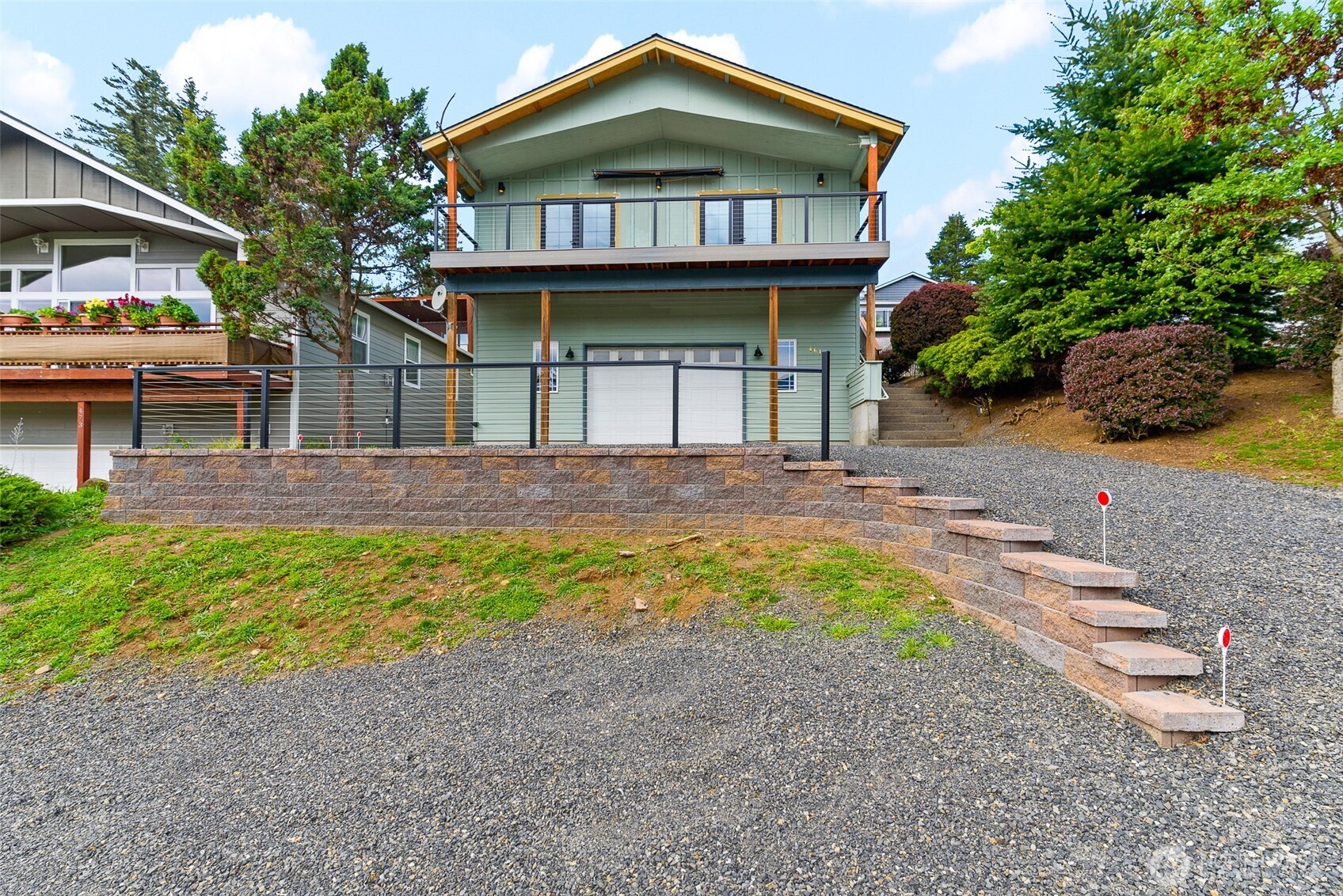 461 Northwest Jefferson Street Stevenson, WA 98648 - Photo 2 of 38 a front view of a house with garden