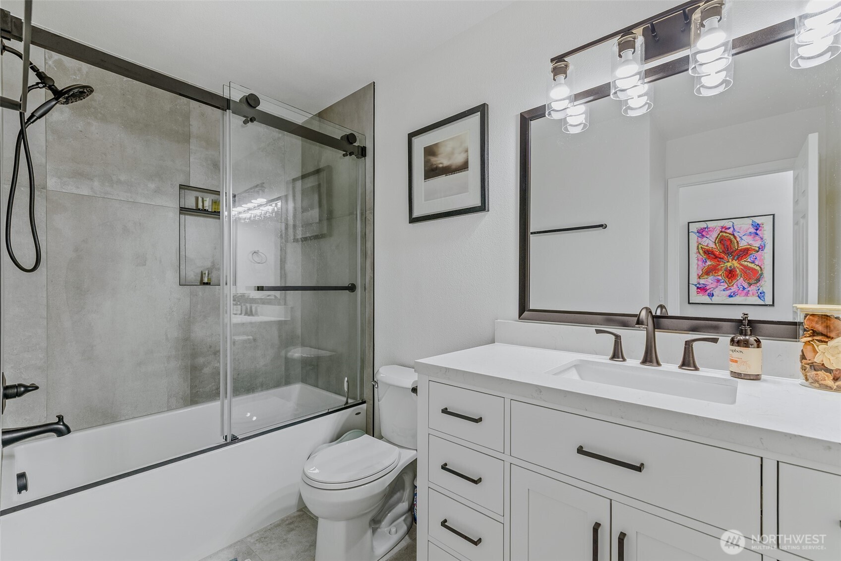 461 Northwest Jefferson Street Stevenson, WA 98648 - Photo 24 of 38 a bathroom with a sink toilet and shower