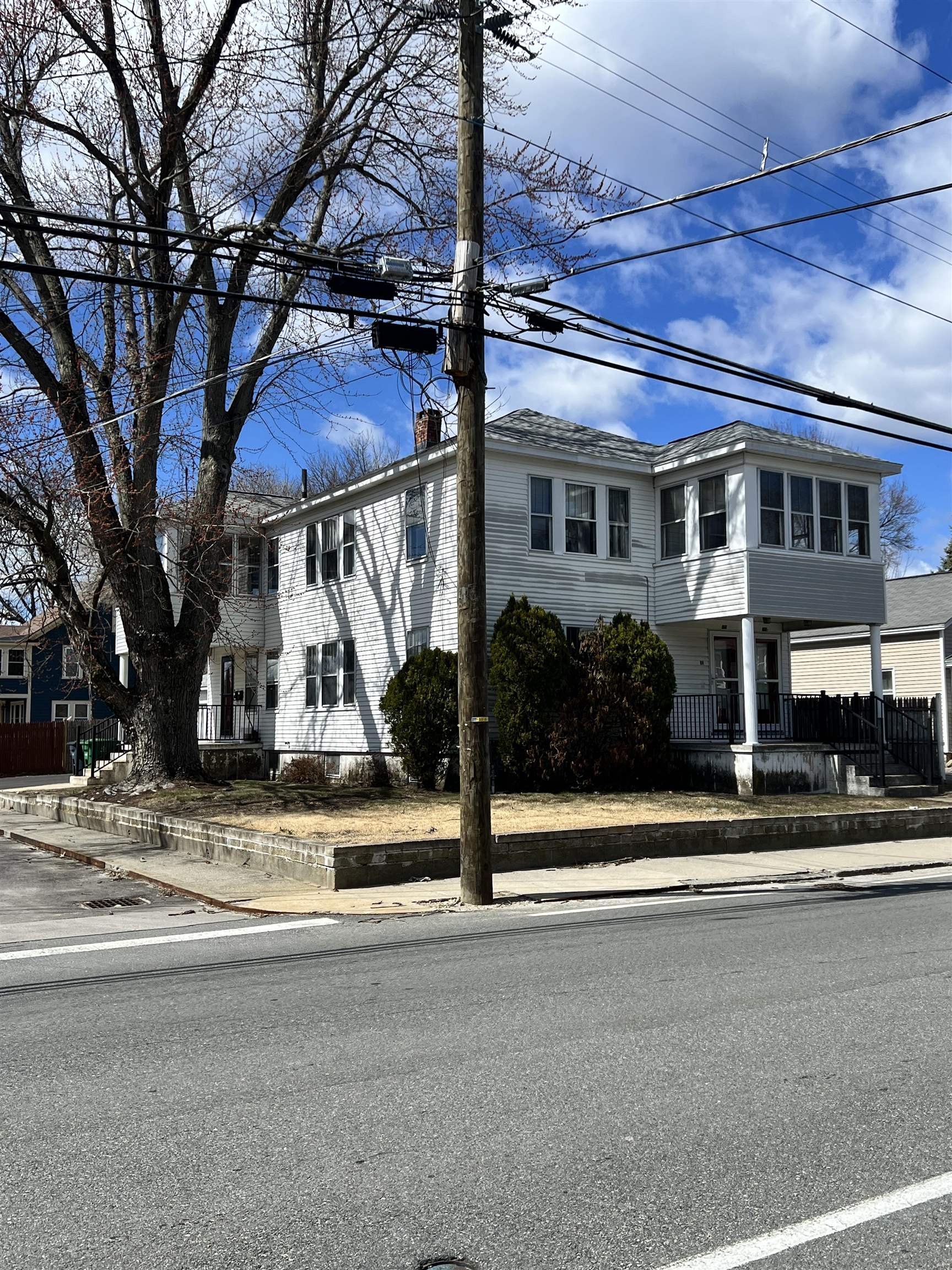 84 Allds Street Nashua, NH 03060 - Photo 3 of 36