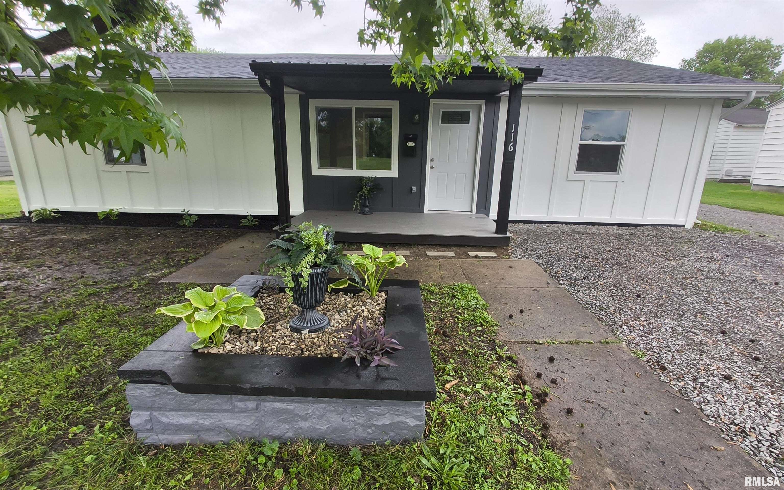 116 South Ballentine Avenue Du Quoin, IL 62832 - Photo 3 of 25 Gallery Image 3