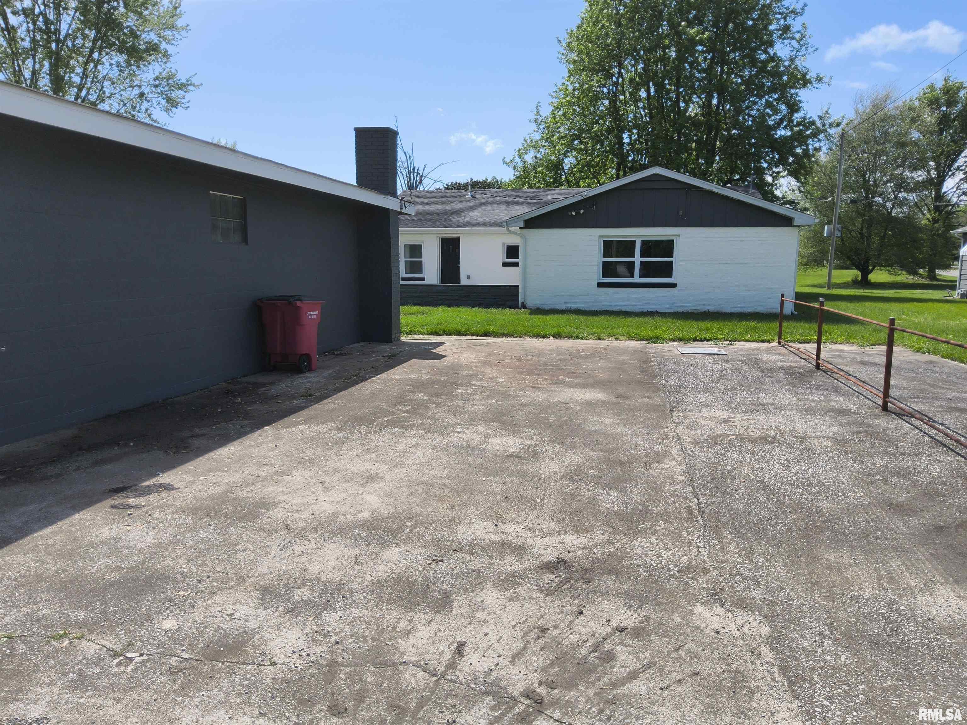 116 South Ballentine Avenue Du Quoin, IL 62832 - Photo 6 of 25 Gallery Image 6
