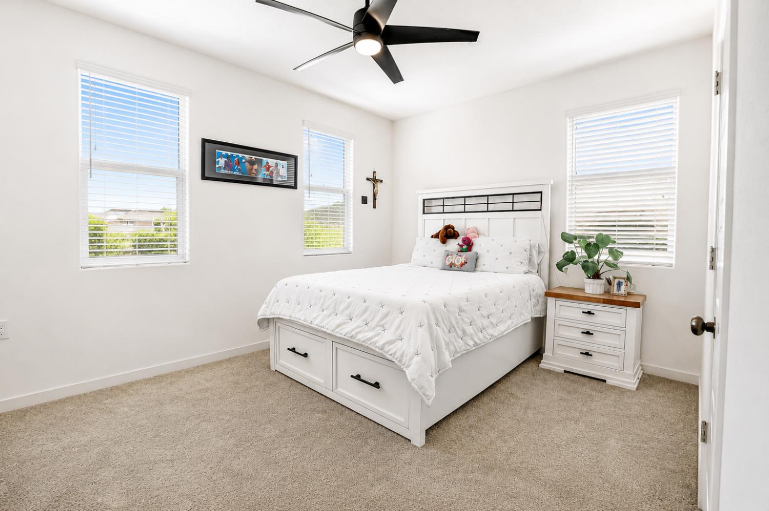4242 Hampton Way Clovis, CA 93619 - Photo 19 of 40 Gallery Image 19