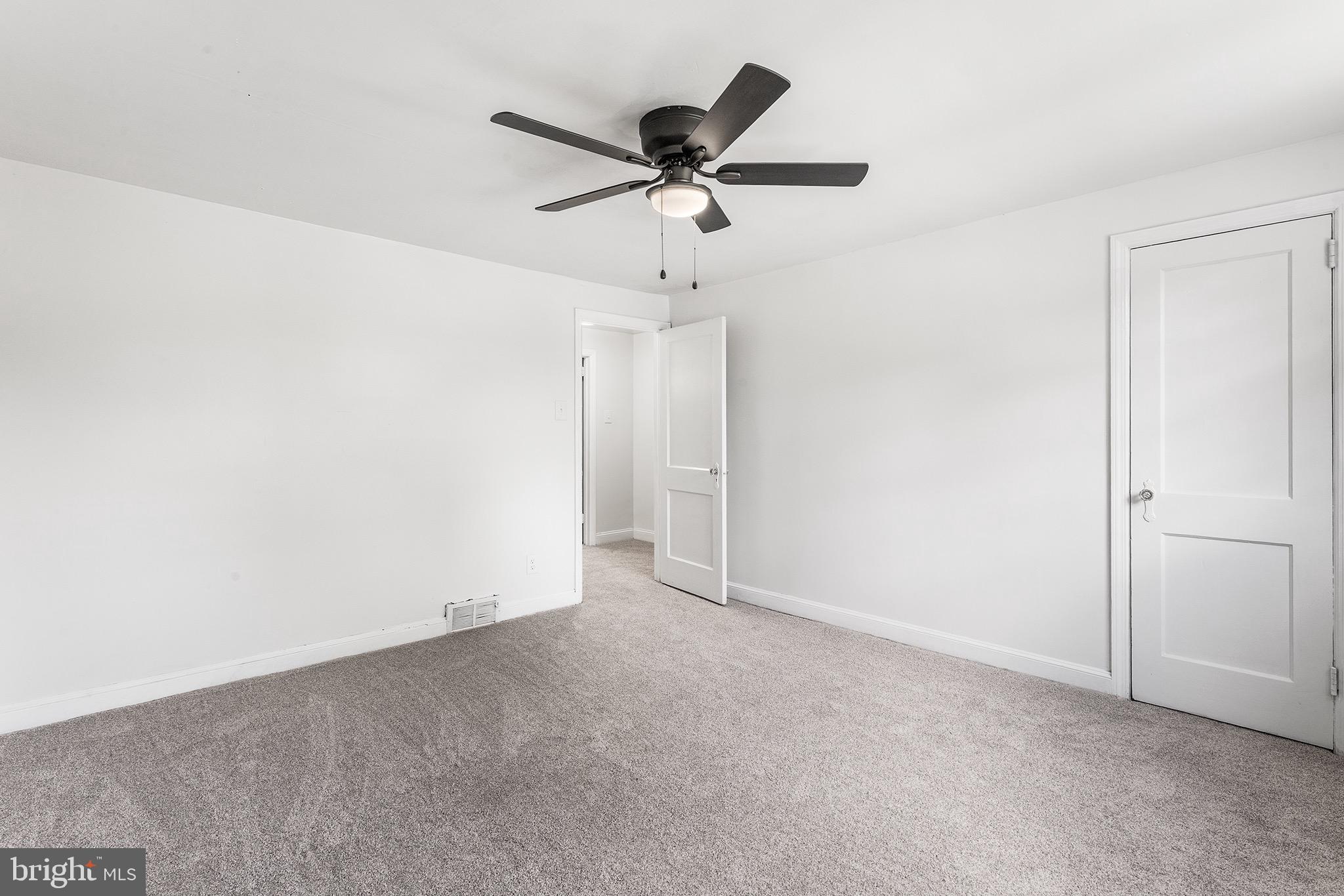 390 Glen Cove Road Collingdale, PA 19023 - Photo 16 of 27 a view of an empty room