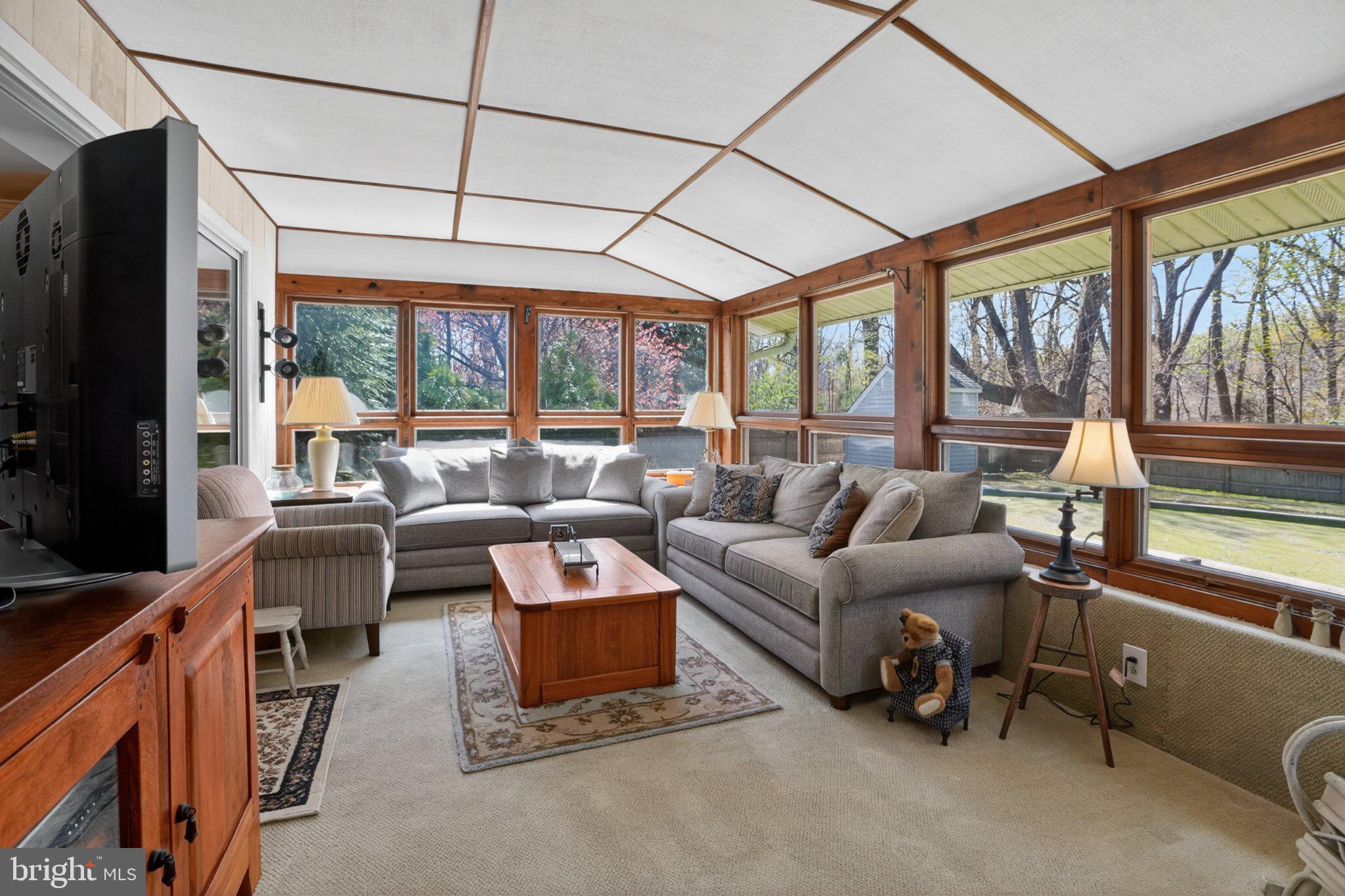 141 Parkview Road Stratford, NJ 08084 - Photo 12 of 48 Florida room to enjoy sunshine, TV, a family fun!