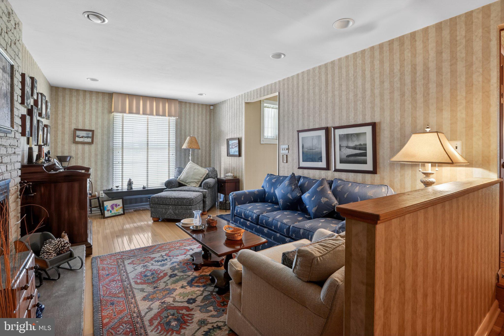141 Parkview Road Stratford, NJ 08084 - Photo 19 of 48 Cozy family room, comfortable and inviting.