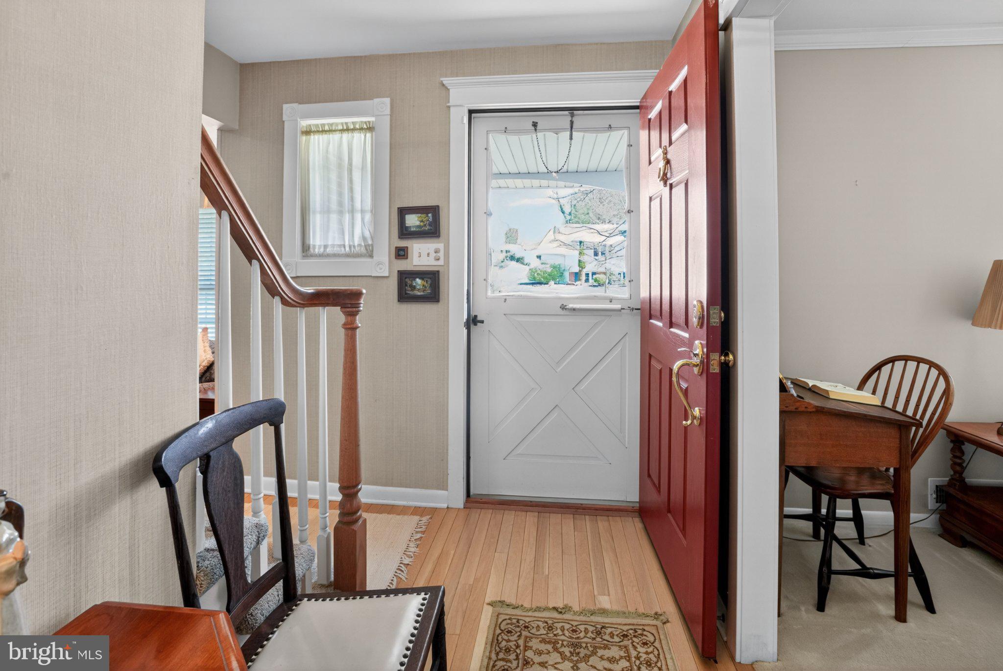 141 Parkview Road Stratford, NJ 08084 - Photo 26 of 48 Welcoming entryway.