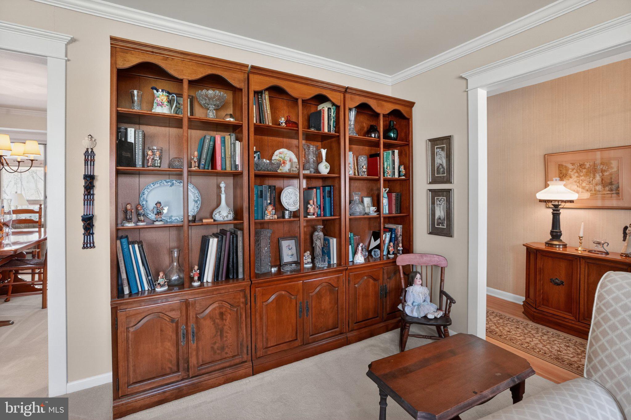 141 Parkview Road Stratford, NJ 08084 - Photo 29 of 48 Bright and inviting living room with triple window