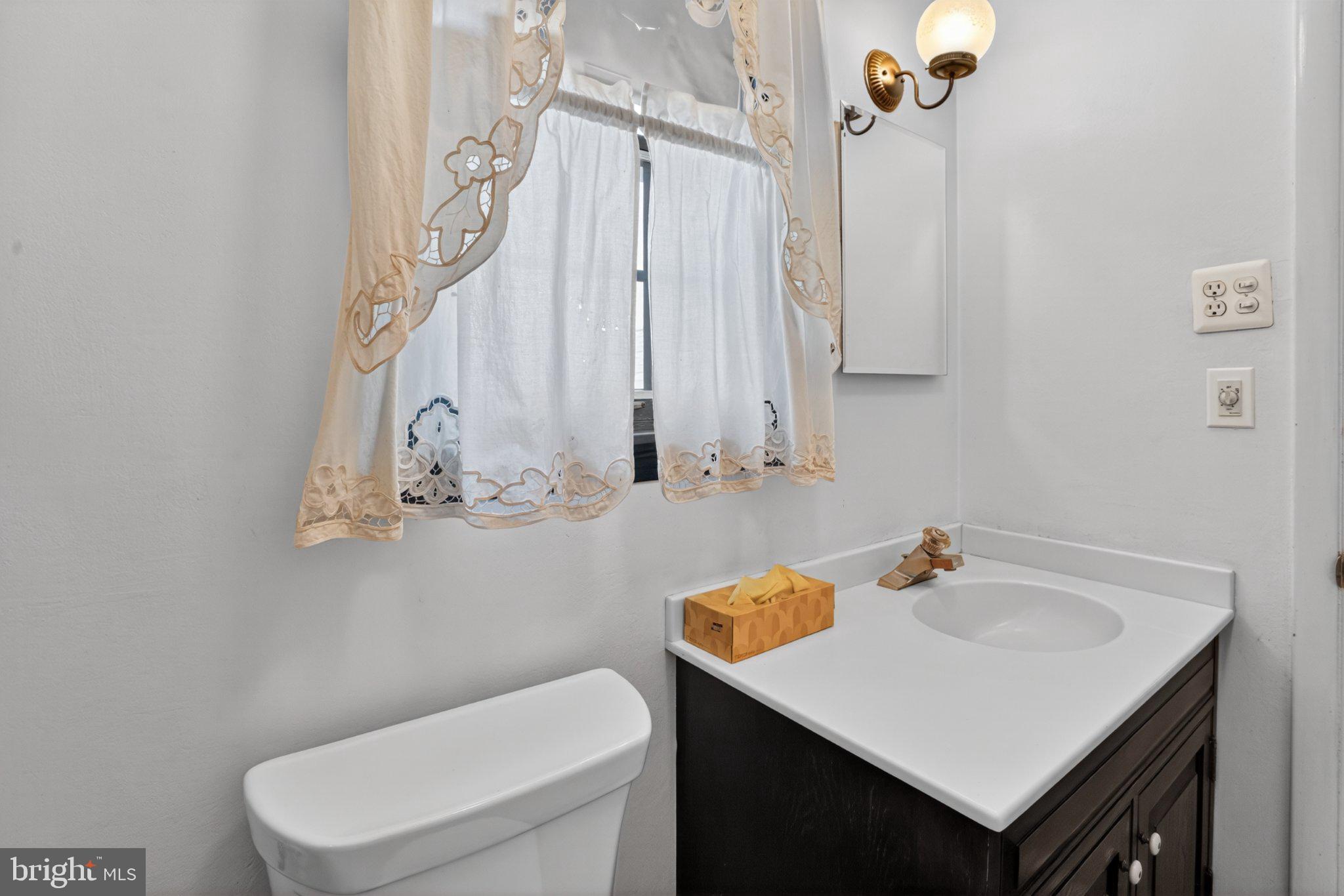 141 Parkview Road Stratford, NJ 08084 - Photo 33 of 48 Bright and airy bathroom.