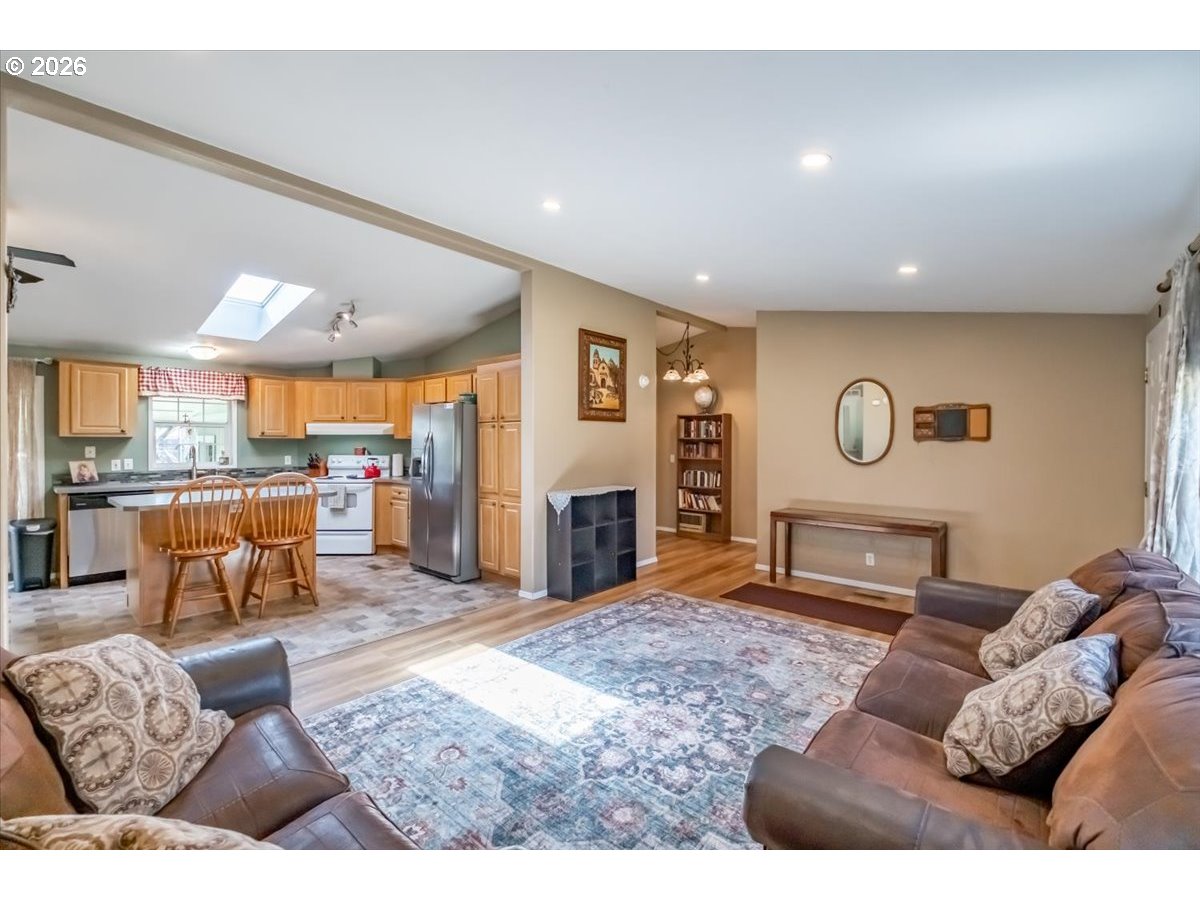 6647 Quarry Road Northeast Silverton, OR 97381 - Photo 10 of 37