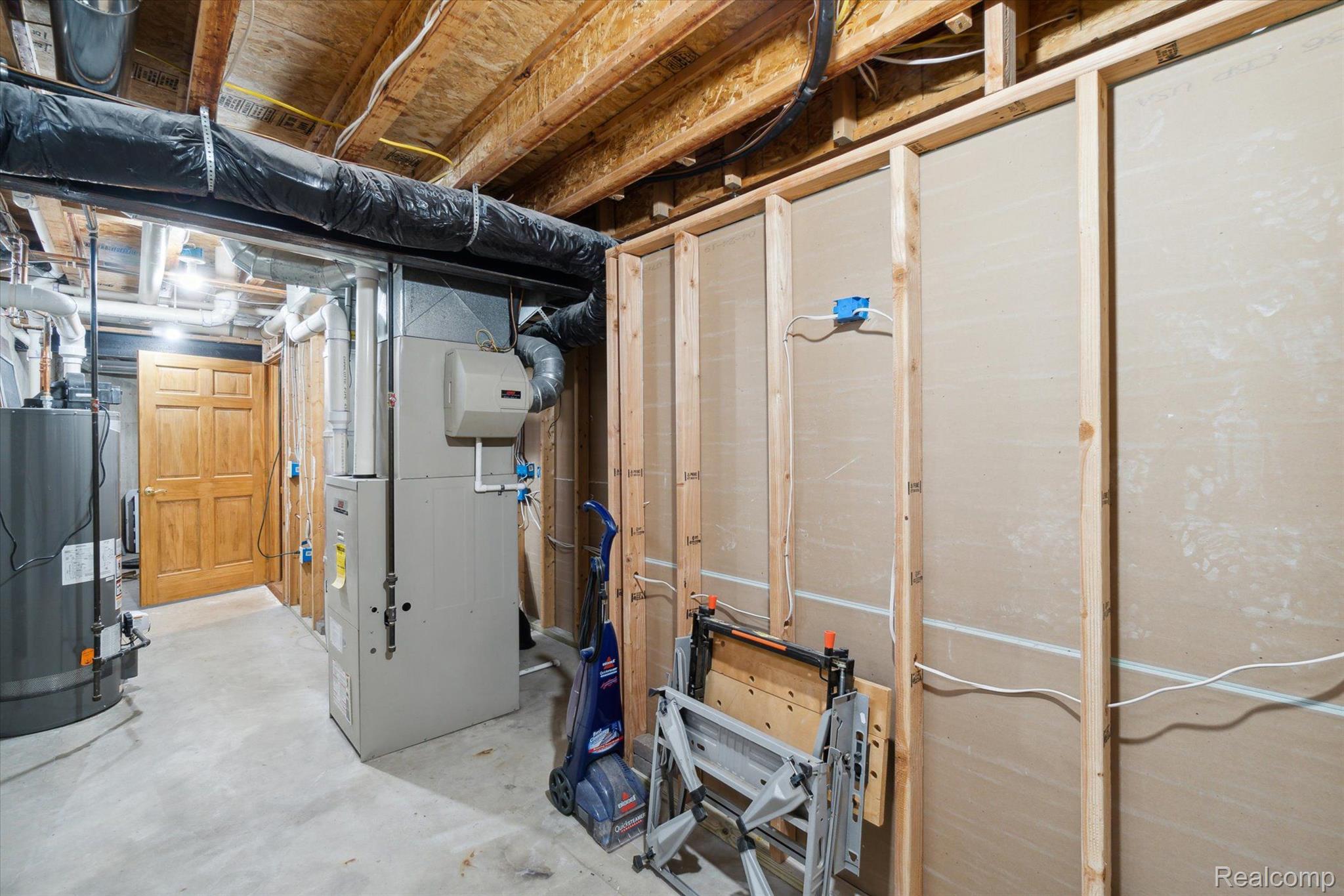 9216 Newburgh Road Livonia, MI 48150 - Photo 35 of 43 Additional storage space.
