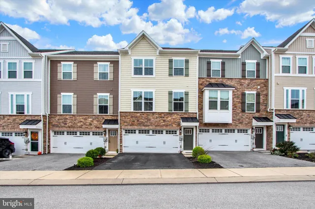 $309,900 | 1133 Rosecroft Lane, York, PA 17403