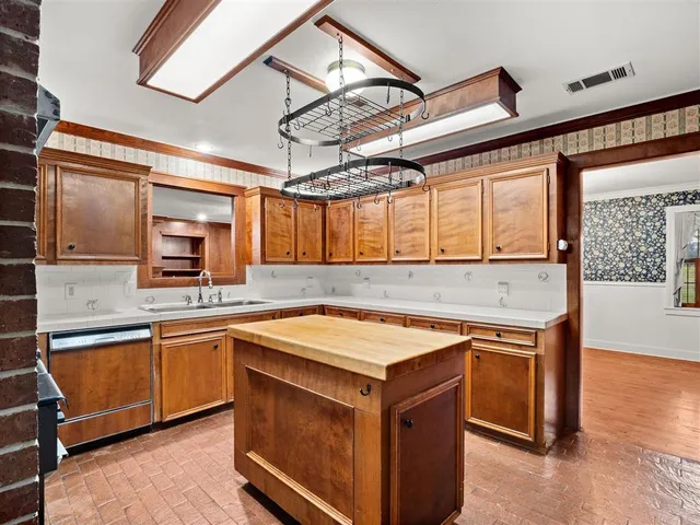 $435,000 | 203 Country Club Lane, Leesville, LA 71446