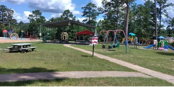 $399,500 | 203 Country Club Lane, Leesville, LA 71446