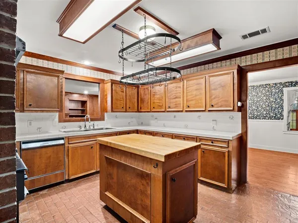 $389,000 | 203 Country Club Lane, Leesville, LA 71446