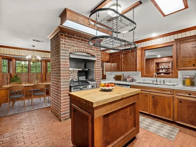 $435,000 | 203 Country Club Lane, Leesville, LA 71446