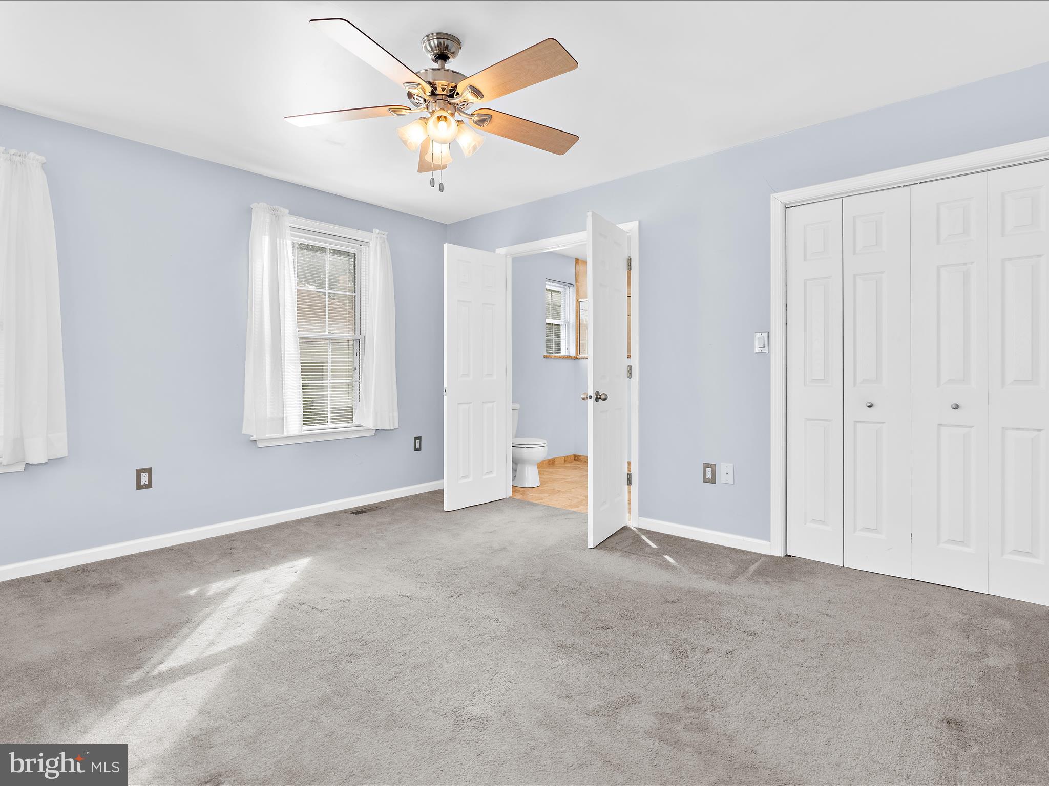 931 Oakleigh Beach Road Baltimore, MD 21222 - Photo 18 of 52 an empty room with windows and fan