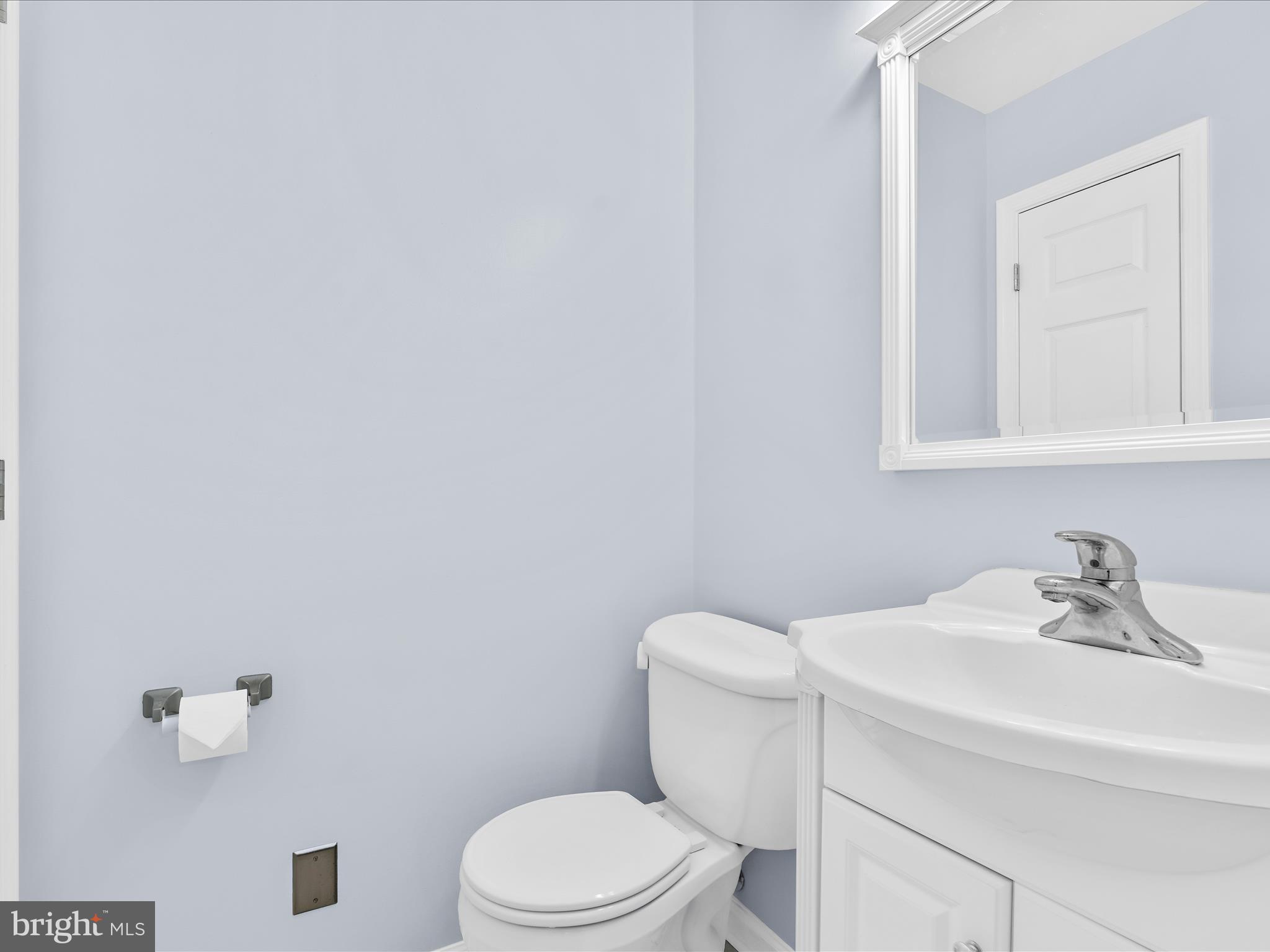 931 Oakleigh Beach Road Baltimore, MD 21222 - Photo 23 of 52 a bathroom with a toilet a sink a mirror and vanity