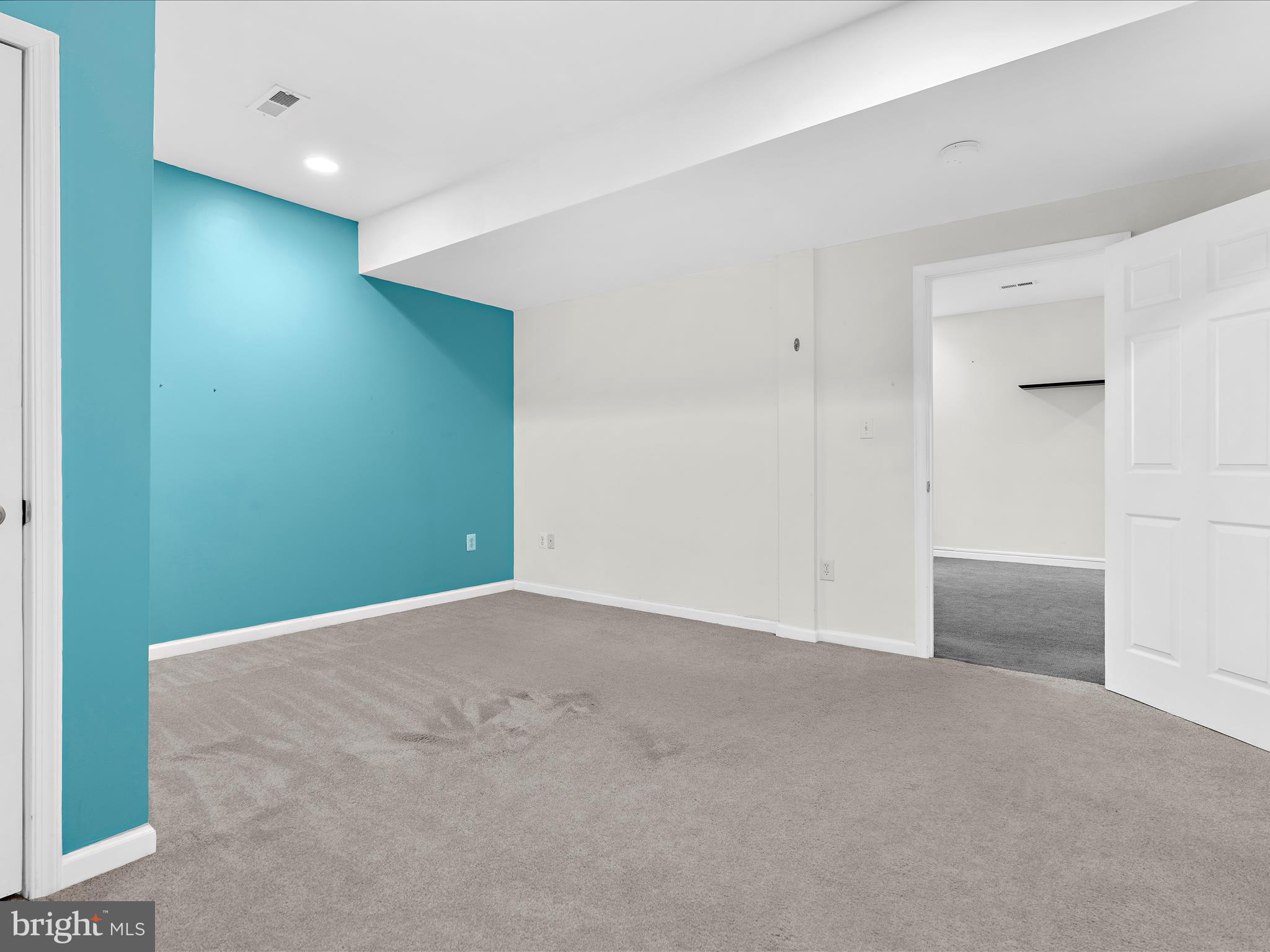 931 Oakleigh Beach Road Baltimore, MD 21222 - Photo 27 of 52 a view of an empty room