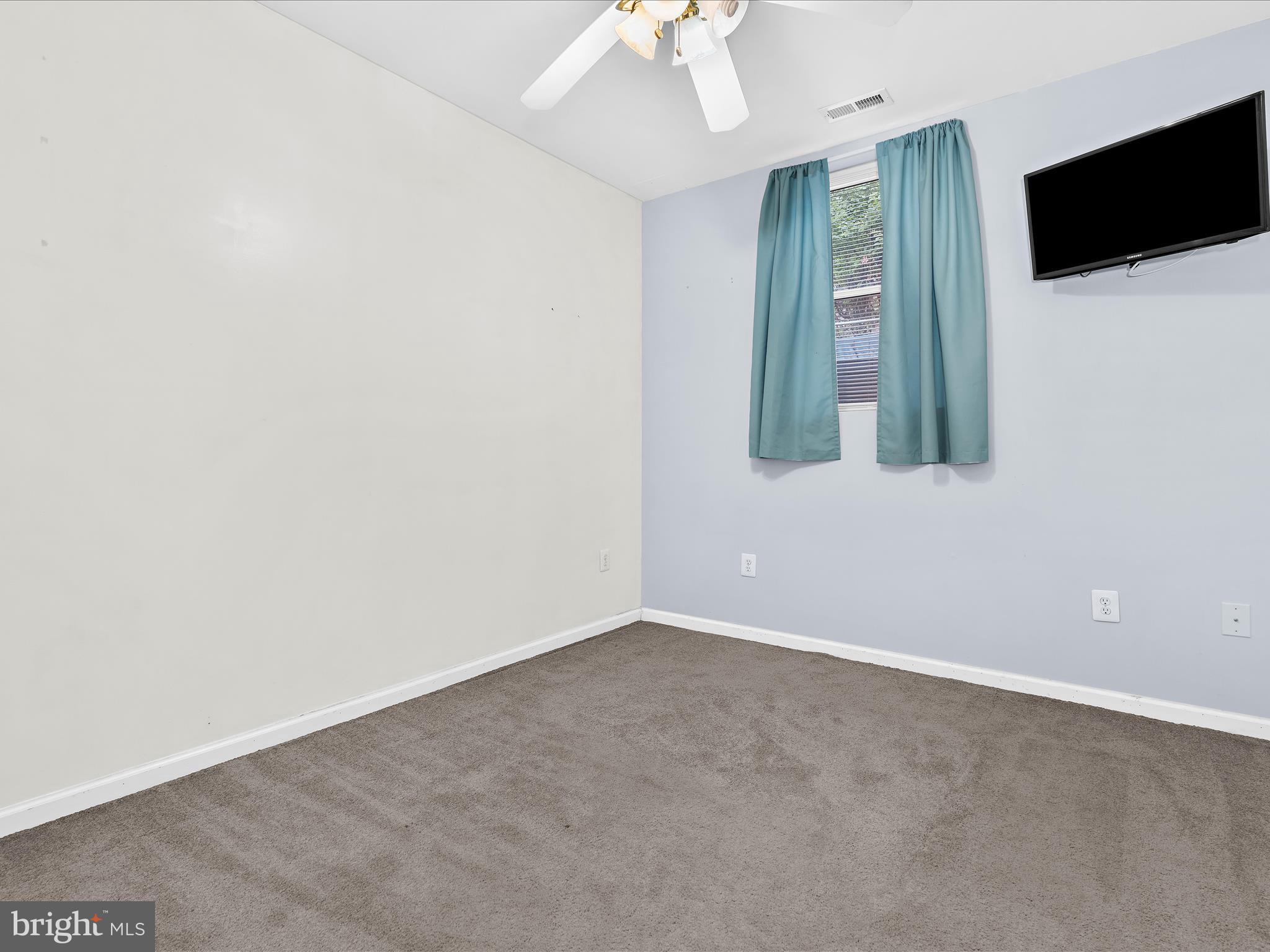 931 Oakleigh Beach Road Baltimore, MD 21222 - Photo 34 of 52 an empty room with mirror and fan