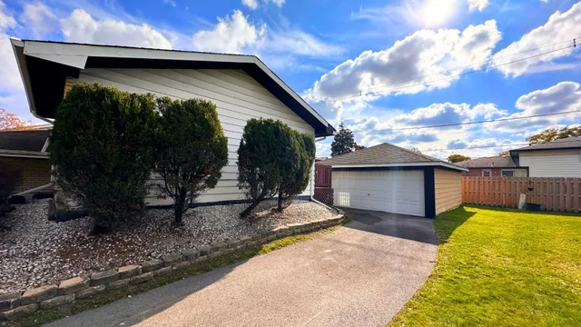 $286,000 | 1325 East 168th Place, South Holland, IL 60473