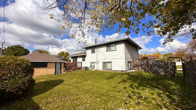 $286,000 | 1325 East 168th Place, South Holland, IL 60473