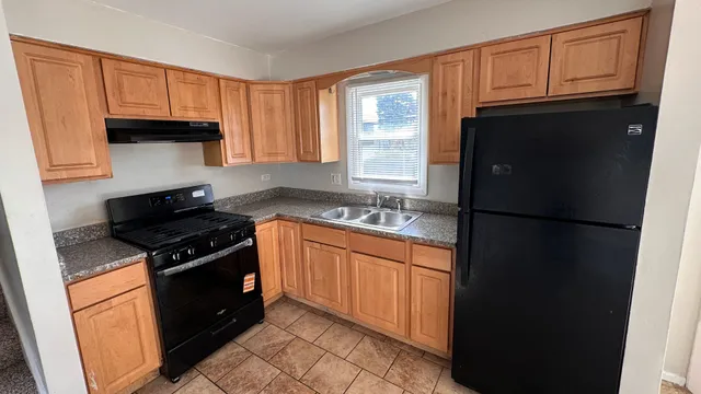 $286,000 | 1325 East 168th Place, South Holland, IL 60473