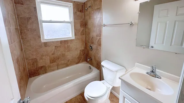 $286,000 | 1325 East 168th Place, South Holland, IL 60473